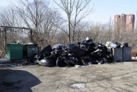Во Владивостоке отходы морга складируют во дворе больницы